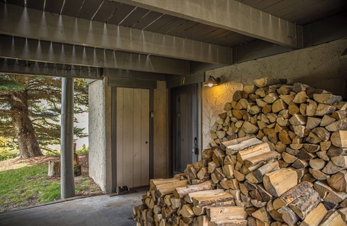 Big Sky Meadow Village Condo | Beautiful condo at Big Sky Golf Course w/community hot tub & fireplace - Creek Front Condo