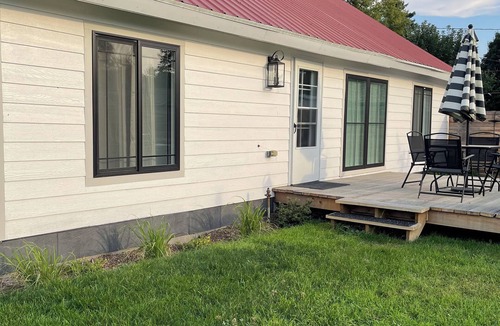 Missoula House | Beautiful Cottage with private fenced yard and fire pit!