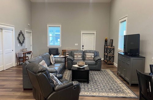 Irwin Apartment | Beautiful Country Setting 1100 Sq. Ft Loft Barn Dominium Apartment all Amenities