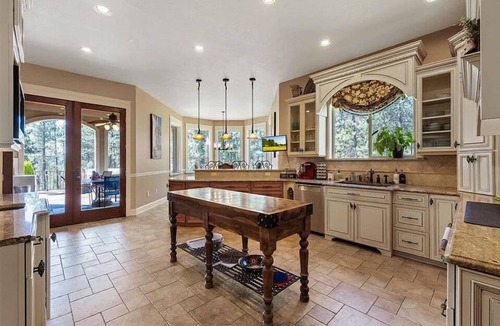 Thorpe Westwood Villa | Beautiful Country Villa on 5 acres, 5 miles to downtown