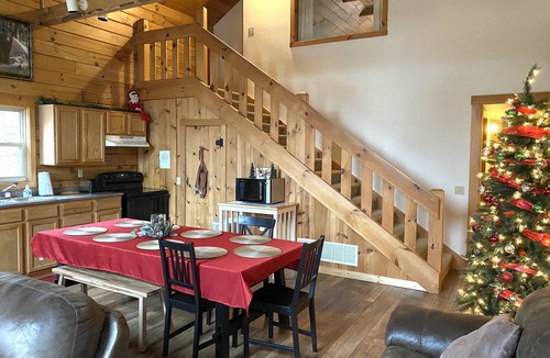 Logan Cabin | Beautiful, cozy cabin in the Hocking Hills!