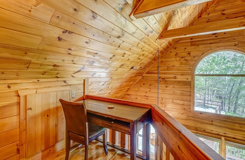 Mineral Bluff Cabin | Beautiful dog-friendly, mountainside cabin w/private hot tub, and pool table