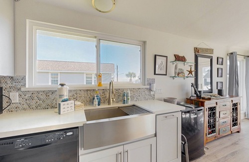Spanish Grant House | Beautiful dog-friendly home w deck & ocean view - enclosed yard, steps to sand