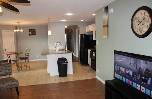 Southside House | Beautiful Entire Home only 1 exit to Lackland AFB.Minutes to Sea World/Six Flags