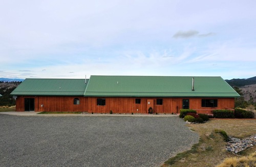 Helena House | Beautiful family-friendly home nestled in the Montana mountains near Helena