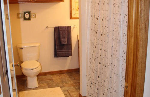 Norton Apartment | Beautiful Garden Apartment Easy Access to Akron, Cleveland, and Amish Country