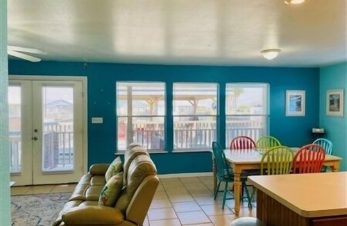 Port Mansfield House | Beautiful Getaway! Boat Slip & Fishing Light. 3 Bedroom/3 Bath. Sleep 8. 5 Beds.