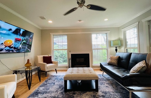 Garden Oaks House | Beautiful Greater Heights/Oak Forest Cottage 1-bed/1Bath home with ensuite
