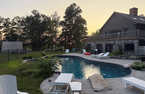 South Berwick House | Beautiful Guest House in Picturesque South Berwick - 420 Friendly