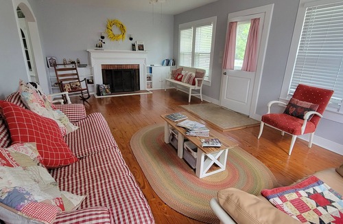 Blanco House | Beautiful hill country peace.