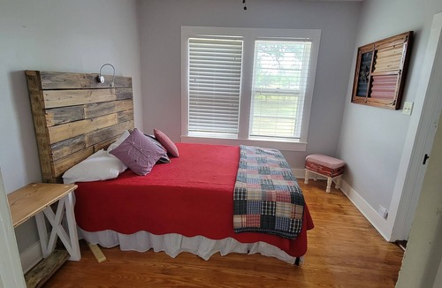 Blanco House | Beautiful hill country peace.