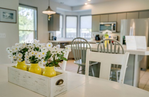 Eagle House | Beautiful home in downtown Eagle. Best location in Eagle!