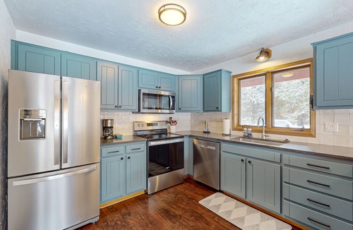 McCall Cabin | Beautiful home on quiet tree-lined property - gorgeous deck & expansive yard