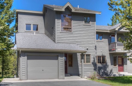 Big Sky House | Beautiful home w/fireplace, amazing views & community hot tub - Hidden Village Cozy Getaway