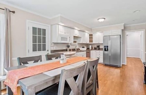 Elon House | Beautiful Home Walking Distance to Elon University