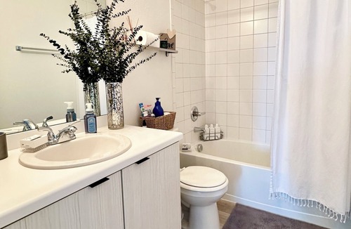 Centerra House | Beautiful home with access to a private lake quiet. 2 top mattresses king-size