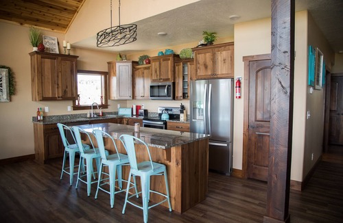 Garden City Cabin | Beautiful Home With A Fantastic View ~ Perfect For Family Reunions ~ Sleeps 30