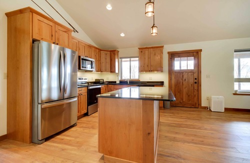 Silver Star Cabin | Beautiful Jefferson River Cabin w/Mountain Views!
