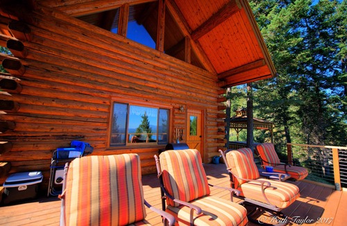 Rexford House | Beautiful Lakeview Vacation Log Home with Private Outdoor Spa