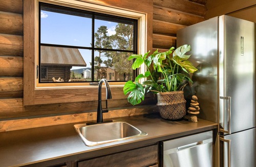 Livingston Cabin | Beautiful Log Cabin Near Yellowstone Park