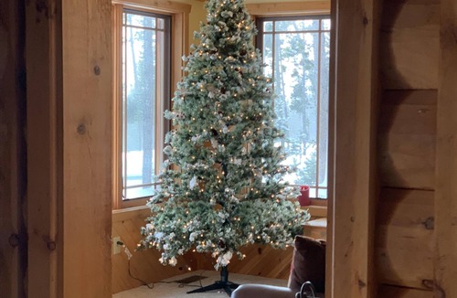 Dubois House | Beautiful Log Home atop Wind River Mtns, Book Your Winter or Summer Vacation!