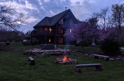 Delaware Cabin | Beautiful log home on the Olentangy River