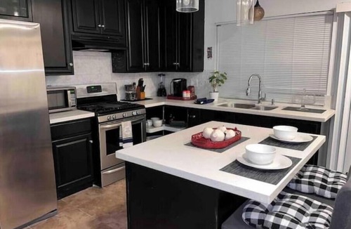 Valle Lindo House | Beautiful Maple View 4 Beds, 2 Baths Home in Pomona.