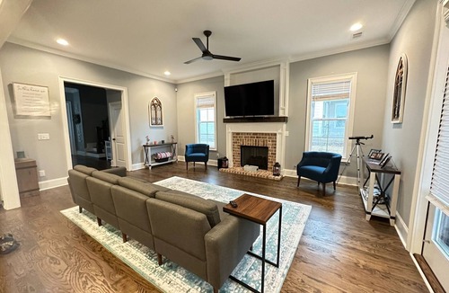 Evans House | Beautiful Masters Rental Quiet Neighborhood