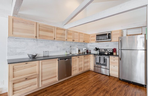Jackson Hole House | Beautiful, modern townhome next to the golf course with WiFi and full kitchen