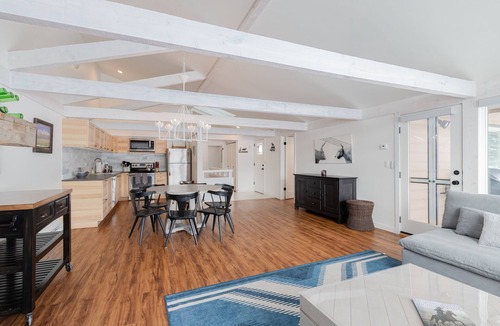 Jackson Hole House | Beautiful, modern townhome next to the golf course with WiFi and full kitchen