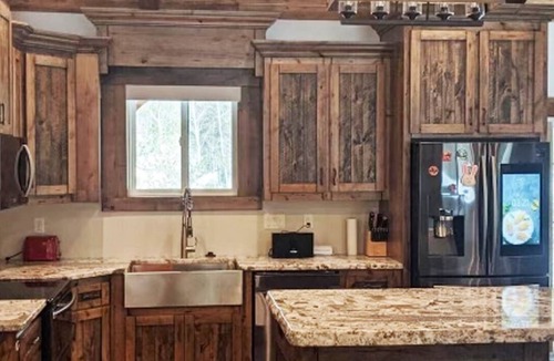 Ashton Cabin | Beautiful New Cabin Near Yellowstone, Grand Teton, and Targhee National Parksn