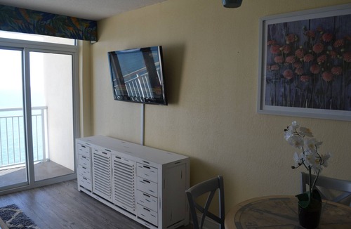 Ash Condo | Beautiful Ocean Front Views 1 BR 1 BA sleeps 8