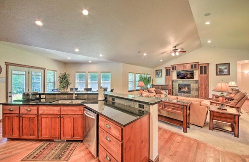 Priest River House | Beautiful Priest Lake Home on Golf Course!