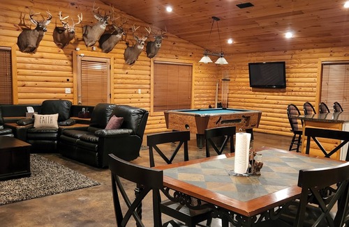 Iuka Cabin | Beautiful, Private, Cozy Lakeview Cabin nWiFi with a Pool Table, Jacuzzi, & more