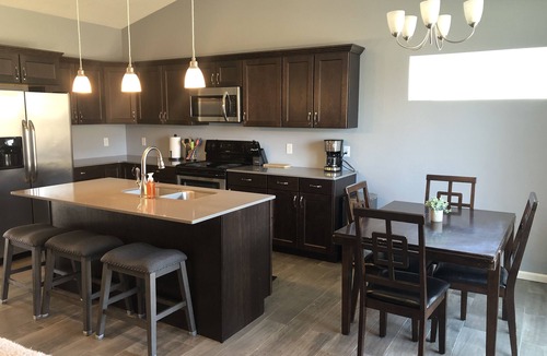 Washburn House | Beautiful retreat for multi-family fun - 1 mile from Lost Island Amusement Park!