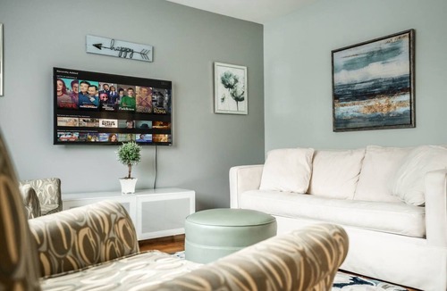 Pontiac House | Beautiful retreat Home Near Auburn Hills/Waterford