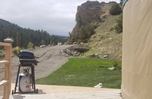 Gardiner House | Beautiful, scenic yurt in quiet privacy near Yellowstone National Park.