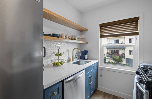 Palms Apartment | Beautiful Studio in Mar Vista!