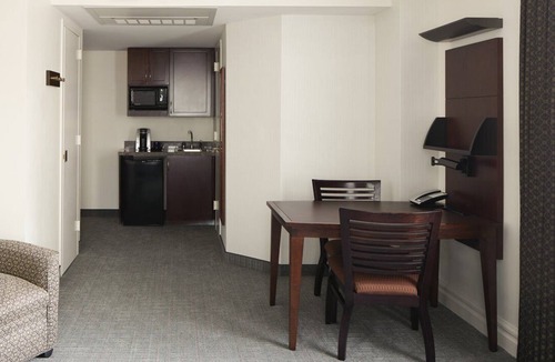 Downtown Houston Apartment | Beautiful studio unit at resort, sleeps 2