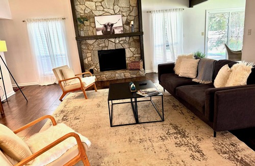 Provincetowne House | Beautiful, Stylish, Clean & Comfortable home - Fenced Backyard