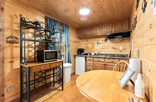 Markham Cabin | ★Beautiful Texas ranch retreat with lake.cabin#1 ★