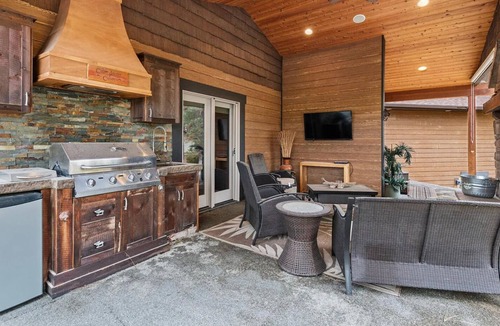Lincoln County Cabin | BEAUTIFUL TIMBER ACCENTED CABIN