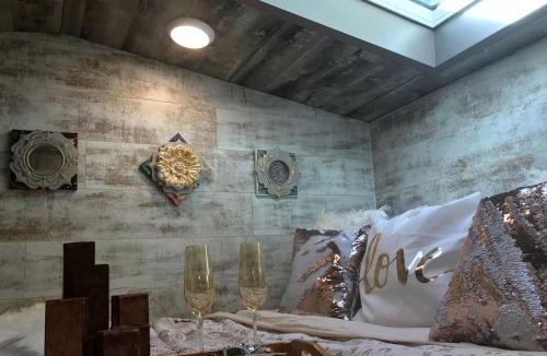 Irwin House | Beautiful Tiny House with Wrap-Around Deck and Skylight for a Romantic Escape in Irwin, Idaho