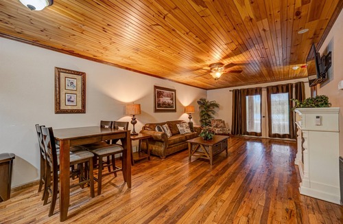 Blue Ridge House | Beautiful Townhome at Willow Creek Falls Lodge
