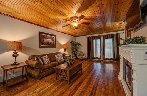 Blue Ridge House | Beautiful Townhome at Willow Creek Falls Lodge