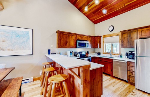 Big Horn House | Beautiful townhome close to lifts with WiFi, streaming, and patio