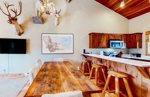 Big Horn House | Beautiful townhome close to lifts with WiFi, streaming, and patio