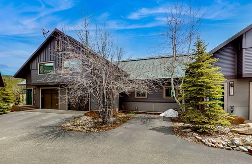 Big Horn House | Beautiful townhome close to lifts with WiFi, streaming, and patio