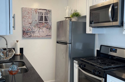 Belmont Shore Apartment | Beautiful unit in the heart of Belmont Shores!