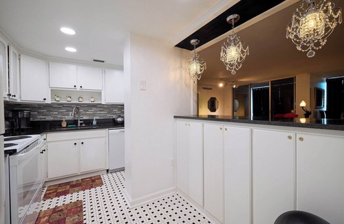 Mid America Condo | Beautiful Upper-Floor Condo with Spectacular View and Great Pool!